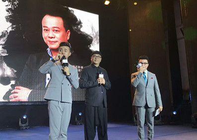 芳华如诗:欧阳震华与时光共舞的优雅姿态