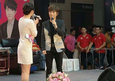 玫瑰千朵,歌声如昔——邰正宵珠海的温柔之夜